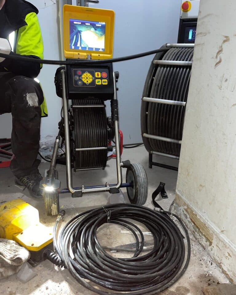 Fräsning av ledningar inför relining i Sollentuna
