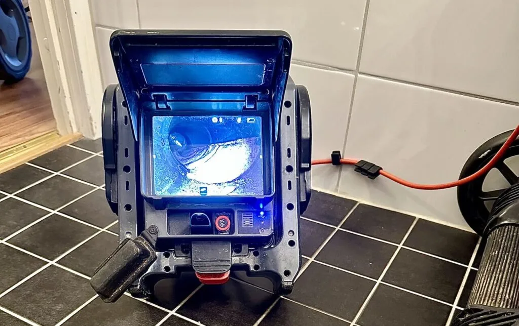 Avlägsnande av flytspackel i rörsystem – återställd funktion hos kund