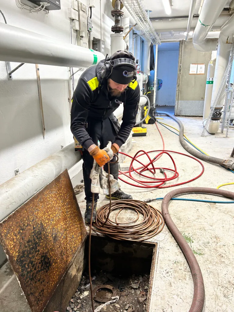 Kombinerad spolning och rörinspektion på Lidingö