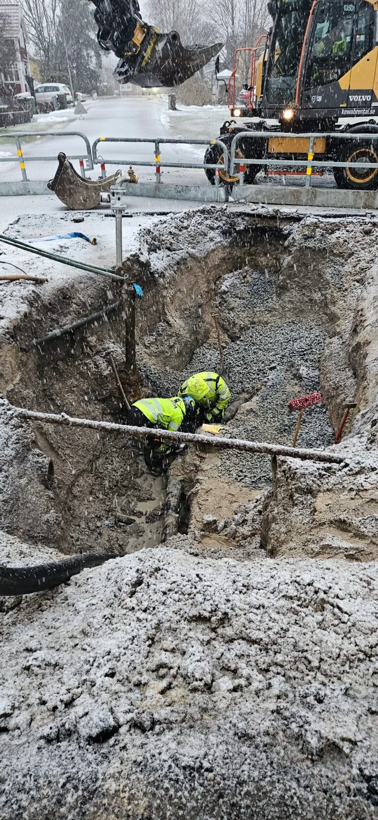 Akutinsats vid trasig brandpost