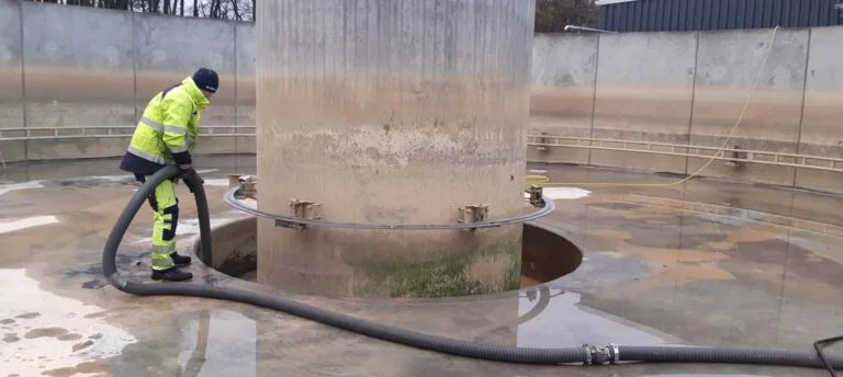 Effektiv rengöring av sedimenteringsbassäng på vattenverk