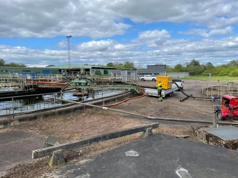 Överpumpning bassäng