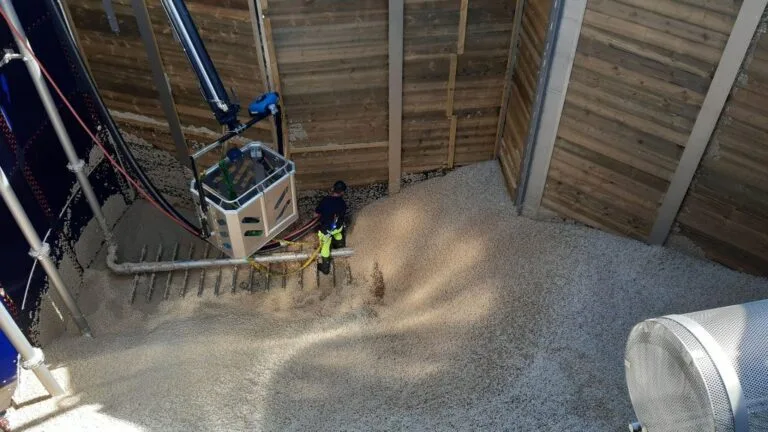 Förflyttning av bärarmaterial vid reningsverk