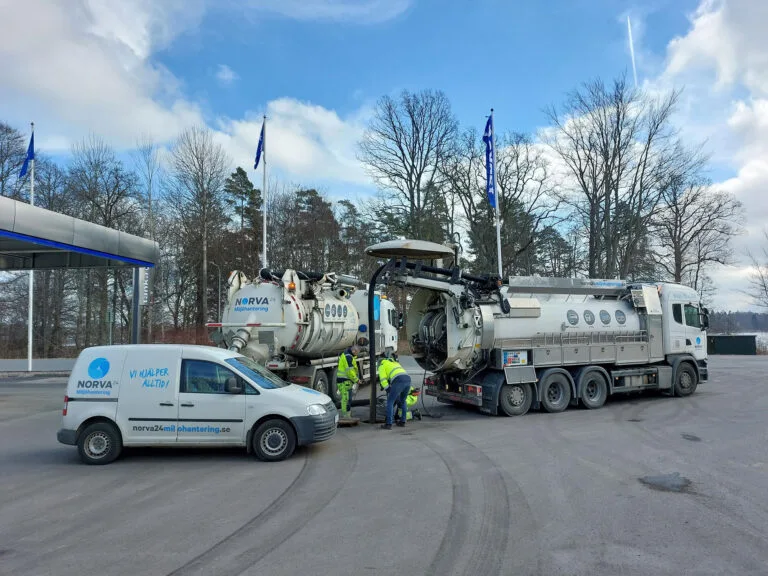 Tömning och kontroll av oljeavskiljare vid personbilstvätt